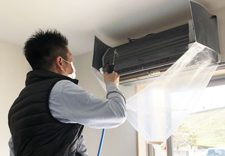 エアコン分解洗浄（家庭用／業務用)